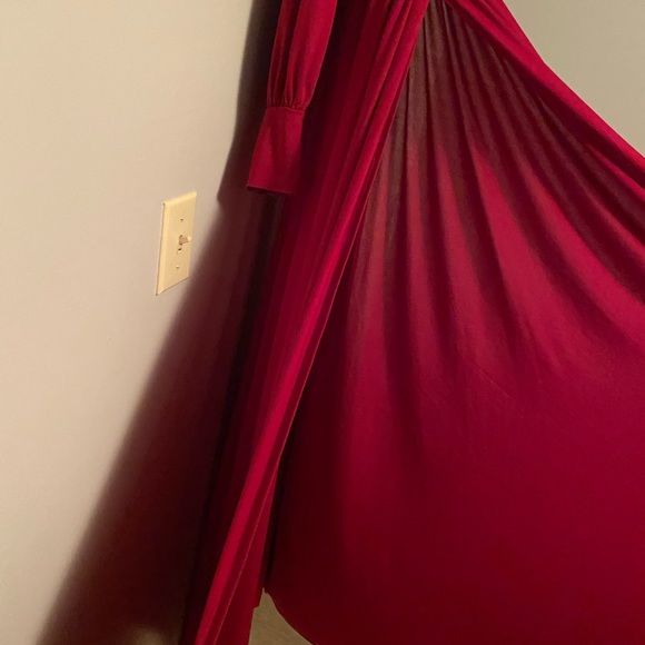 Maternity, XL, two slits on both sides for legs, dark red, shows bump well! - Picture 3 of 4